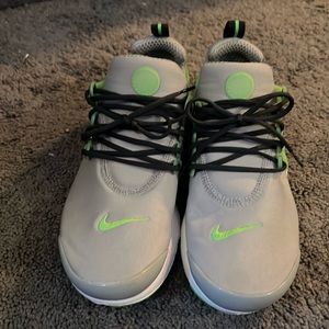 Presto grade school size 7, gray and green.